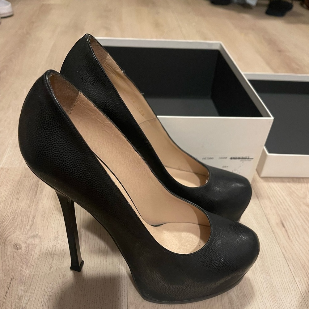 SAINT LAURENT
Vernigolf Tribtoo 105 Platform Pumps